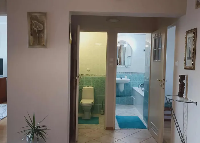 Bluehouse Apartment *