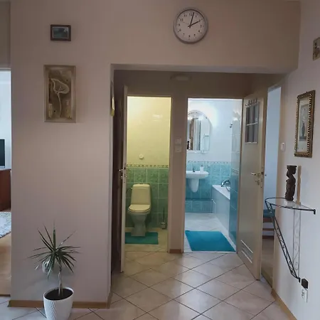 Bluehouse Apartment *